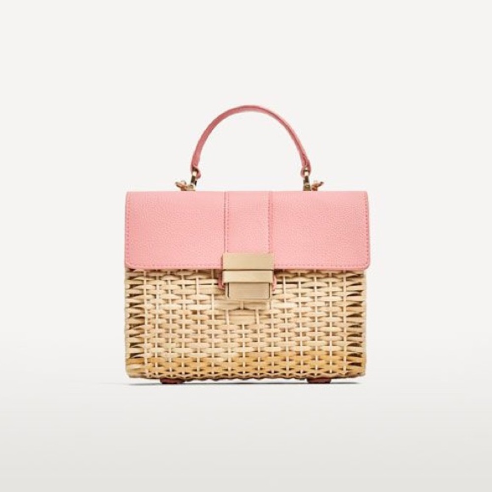 Straw woven crossbody bag with pink details